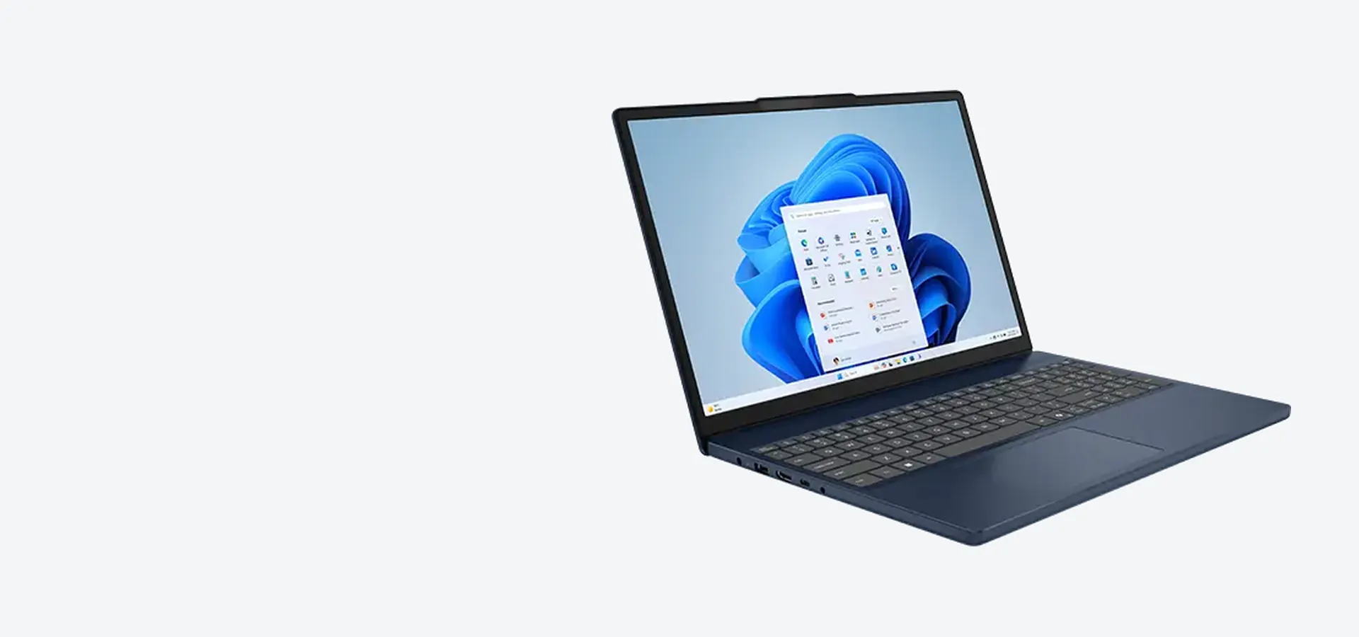 Notebook Lenovo IdeaPad Slim 3i Gen 10 de 15 pulgadas con procesador Intel Core, vista abierta